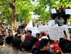 Gudang Rokok Ilegal di Sampang Disegel, Massa Tuntut Bea Cukai Hitung Kerugian Negara