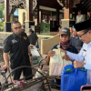 Pemkab Pamekasan Salurkan 200 Paket Sembako untuk Abang Becak