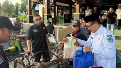 Pemkab Pamekasan Salurkan 200 Paket Sembako untuk Abang Becak