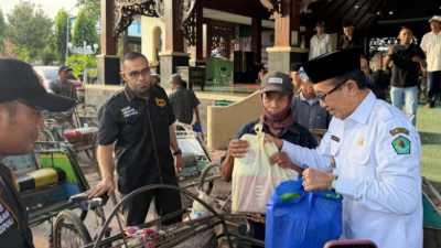 Pemkab Pamekasan Salurkan 200 Paket Sembako untuk Abang Becak