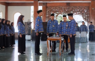 Bupati Pamekasan Kukuhkan 64 CPNS Menjadi PNS, Minta Utamakan Kepentingan Masyarakat